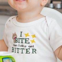 Bébé qui fait ses dents mord les gens ça les rend