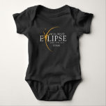 Body Black & Gold 2024 Texas Total Solar Eclipse<br><div class="desc">Voici notre t-shirt moderne Black & Gold 2024 Texas Total Solar Eclipse Custom T-Shirt, une pièce élégante et commémorative pour cet événement céleste rare. cette chemise capture l'élégance et l'excitation de l'éclipse solaire totale. Avec l'année 2024 courageusement affichée, ainsi que l'emplacement du Texas, il sert de garde intemporelle de ce...</div>