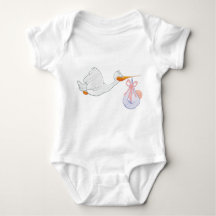 Bodysuit avec bébé mignon livrant cigogne