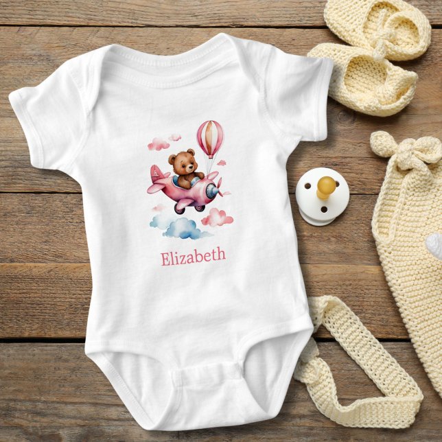 Body Cadeau bébé fille ours volant en avion (Girl Bear flying an Airplane personalized baby girl body suit. Baby shower gift. New baby girl gift)