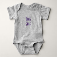 Ce costume de bébé de côté/autre