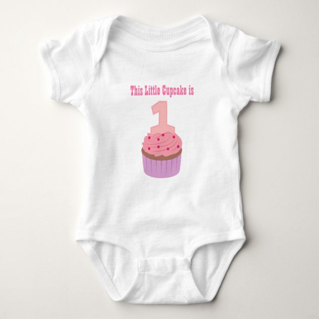 Body Ce Petit Gâteau est Un, Premier Anniversaire, Bébé (Devant)