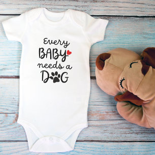 Body Chaque bébé a besoin d'un chien mignon amoureux de
