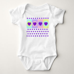 Body Couleurs pastel et cœurs violets battants