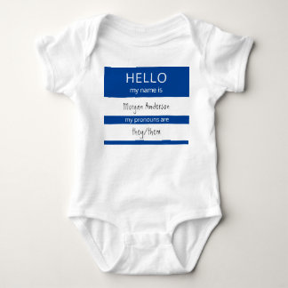Body Custom HELLO Mon Nom Pronounouns Est Un Insigne