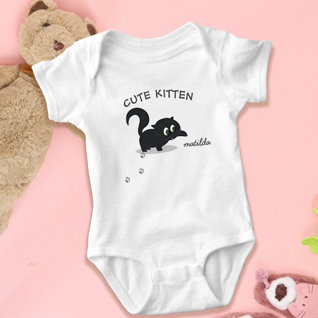 Body Cute Kitten Chat Noir Fille Nom Bébé Bodysuit (A cute little kitty cat baby bodysuit with space for your little one's name)