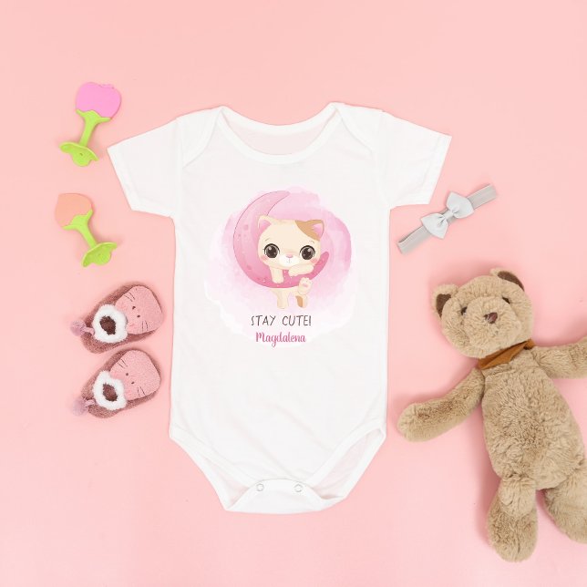 Body Design d'aquarelle Cute Kitten Moon (Cute bodysuit is designed for a girl with a cute little kitty hanging on a pink half moon.)
