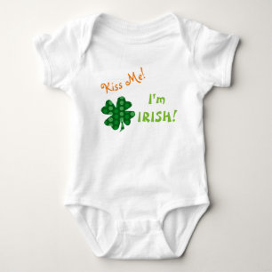 Body Embrassez-moi shamrock de Polkadot d'Irlandais