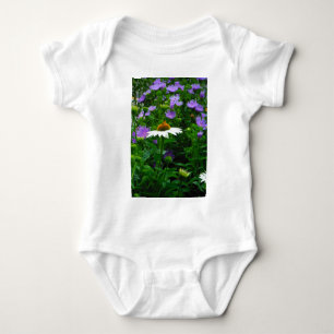 Body Fleur de cône blanc, fleurs pourpres et papillon