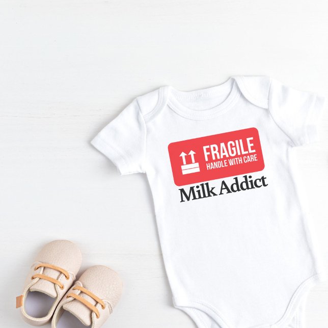 Body Fragile - Manipuler avec soin - Addict au lait (Fragile – Handle With Care – Milk Addict Baby Bodysuit)