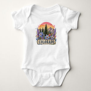 Body Graphisme de conception PNG de montagnes vintage d