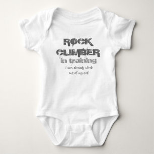Body grimpeur de roche dans le T-shirt de formation