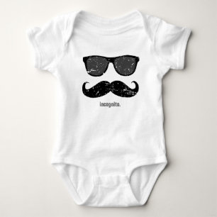 Body incognito - drôle de moustache et rose