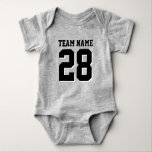 Body Jersey de football gris et noir Sports Baby Romper<br><div class="desc">Joli maillot de football pour bébé. Maman et papa adorent le sport. C'est naturel que le bébé aussi. Mignonne tenue pour bébé en gris argent et noir. Vous pouvez customiser le nom et le numéro du joueur sur l'avant et l'arrière du maillot. Pas seulement pour les fans de football. N'importe...</div>