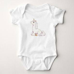 Body Joli licorne blanc pur allongé et regardant vers l