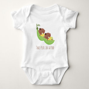 Body Jumeaux mignons d'Afro-américain dans la pièce en