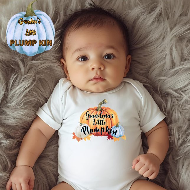Body La petite citrouille de grand-mère Typographie drô (Cute, personalized "Grandma's Little Plumpkin" pastel pumpkin and fall leaves baby bodysuit)
