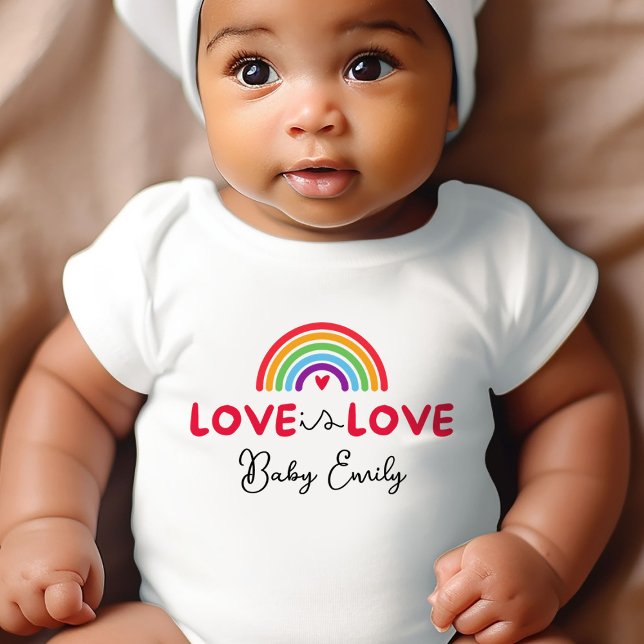 Body L'amour est l'amour Fierté personnalisée Cute Baby (Celebrate love and equality with our personalized "Love is Love" baby bodysuit)