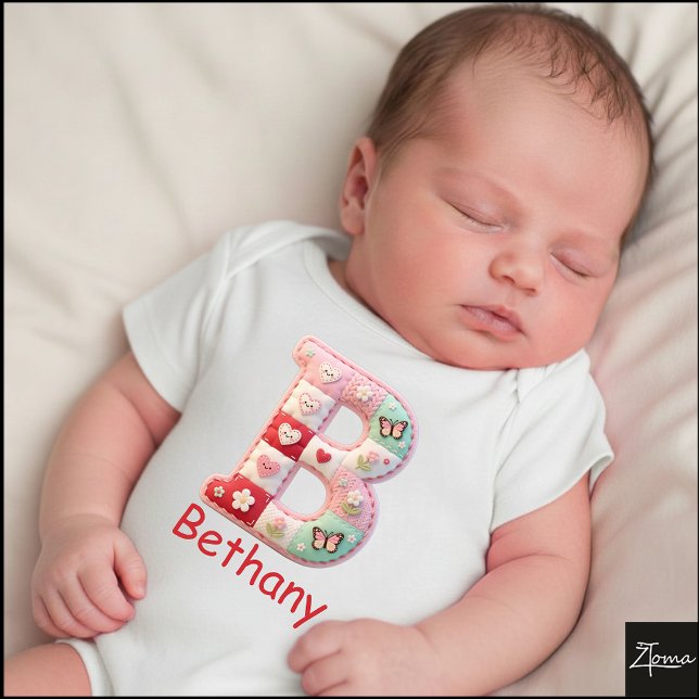 Body Lettre brodée initiale B en patchwork pour la nurs (This is a sample design. There are several models to choose from, with the name and color changed.)