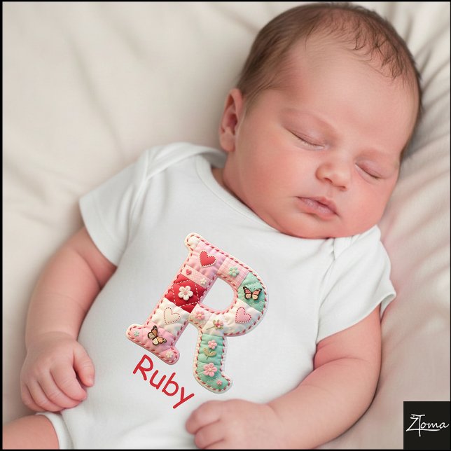 Body Lettre R initiale en patchwork matelassé pour la n (This is a sample design. There are several models to choose from, with the name and color changed.)