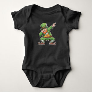 Body Lutin vert faisant le Dab Dab pour la Saint-Patric
