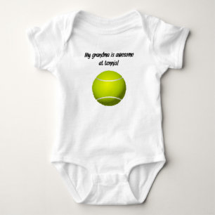 Body Ma grand-maman est impressionnante au tennis
