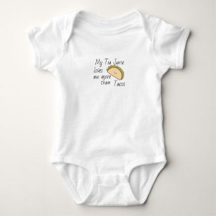 Body Ma tante m'aime plus que les tacos, Tante bébé per