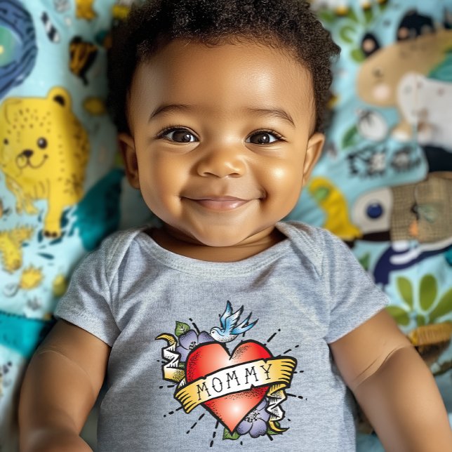 Body Maman tatouage (A Mommy tattoo right on his / her little chest! It will make a beautiful gift for new moms.)