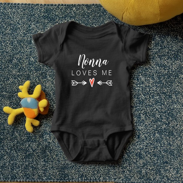 Body Mémé Nonna adorable m'aime Personnaliser (Cute Grandma Nonna Loves Me Customize Baby Bodysuit)