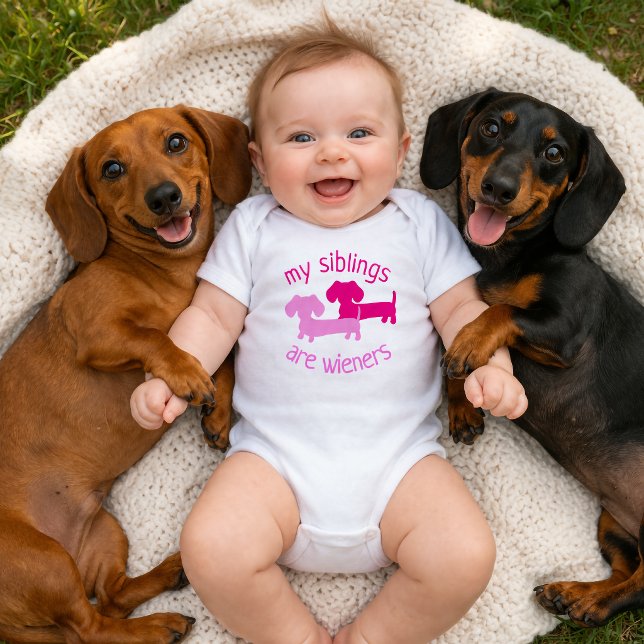 Body Mes frères et sœurs sont des cadeaux pour bébé fil (My Siblings are Wieners Dachshunds Baby Girl Gift Bodysuit)
