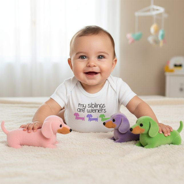 Body Mes frères et soeurs sont des chiens plus grands | (My siblings are wieners - baby shower gift for dachsund mamas)