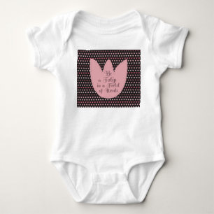 Body Motif Tulipe rose simple avec arrière - plan foncé