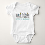 Body New York City New York New York Hanoukka Chanukah<br><div class="desc">Le costume bébé présente une illustration originale des monuments de New York "habillé" pour la saison des fêtes, avec l'HANOUKKA de NEW YORK dans une police bleue amusante. Idéal pour célébrer Chanukah à New York ! Ne vois-tu pas ce que tu cherches ? Vous avez besoin d'aide pour la personnalisation...</div>