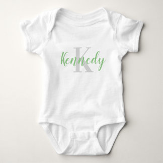 Body Nom vert personnalisé et t-shirt initial de bébé g