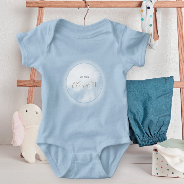 Body Nous sommes sur Cloud 9 Fête Prénatale Bébé Garçon (We´re on Cloud 9 Newborn Blue Baby Shower Baby Bodysuit Front ©Susanne Sachers - Sunny Mind 🌞)