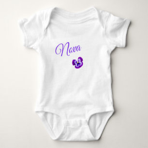Body Nova, Girls Nom Logo Avec Un Joli Pansy Violet,