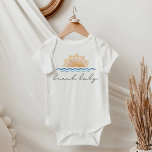 Body OCÉANSIDE Aquarelle Ocean Waves Sunset Beach Baby<br><div class="desc">Ce jumper à une pièce est muni d'un coucher de soleil d'océan aquarelle jumelé à une police manuscrite mignonne avec les mots "bébé de plage". Cette tenue de ramponneuse à une pièce est le cadeau parfait pour une maman attenante à son baby shower ou une tenue tropicale mignonne pour votre...</div>