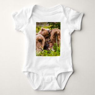 Body Ours brun femelle allaitant ses deux oursons, Parc