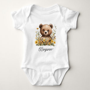 Body Ours dans un champ de fleurs de marguerite