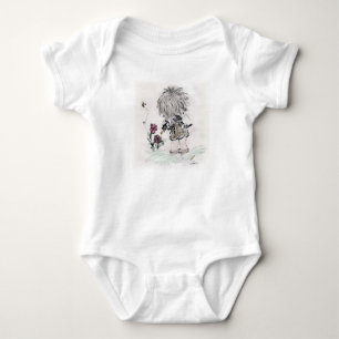 Body Petite fille tenant un chaton