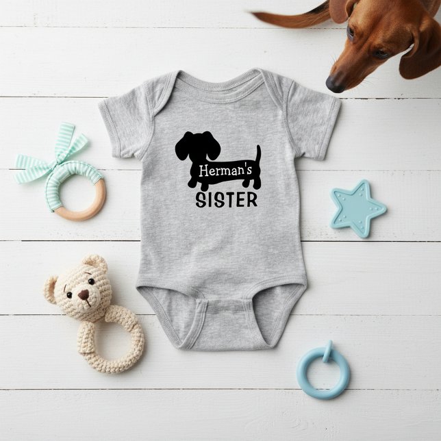 Body Petite sœur de teckel personnalisée avec nom (Add little sister's dog's name - personalized dachshund baby outfit for baby showers)