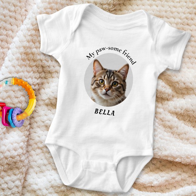 Body Photo d'un ami animal mignon (A baby bodysuit with custom pet photo, 'My paw-some friend' above and pet's name under the picture)
