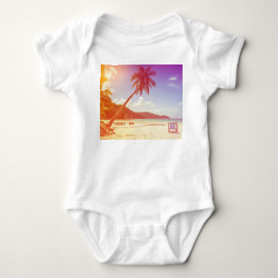 Body Plage, cocotier, lit en bois.