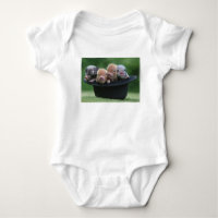 Porcs Dans Un Bodysuit Casquette Pour Bébé
