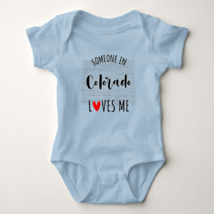 Body Quelqu'Un Au Colorado M'Aime Carte Bébé Bodysuit