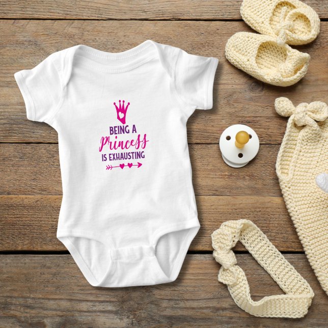 Body Rose et pourpre Être une princesse est épuisant (Pink purple Being a Princess is Exhausting Baby girl Baby body suit. Baby Shower gift)