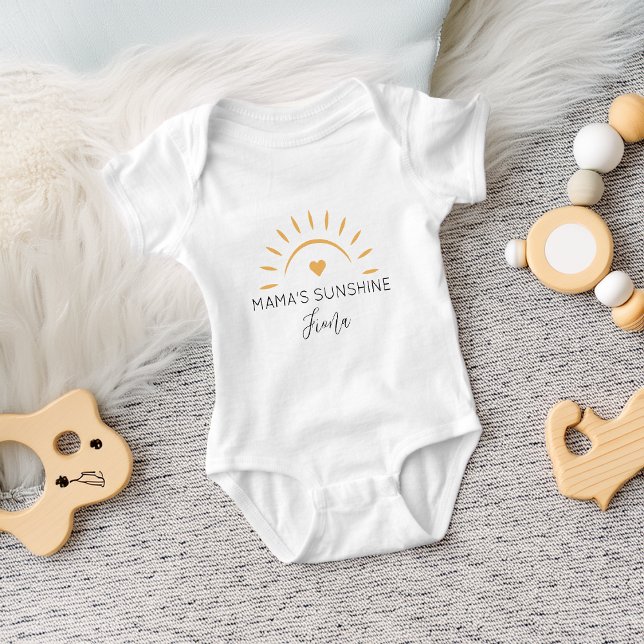 Body Soleil Personnalisé de Maman Chérie (Cute Mama's Sunshine Personalized Baby Bodysuit)