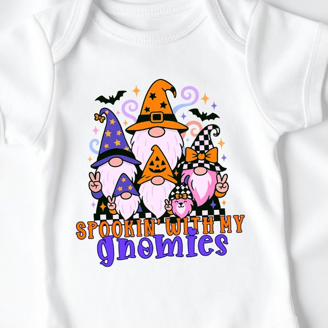 Body Spookin’ Avec Mes Gnomies : Amis Rétro Halloween (Get festive with spookin' with my gnomies — a Halloween friends design full of humor and charm.)