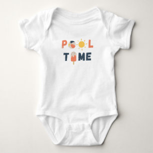 Body temps de la piscine. Costumes pour bébé et une piè