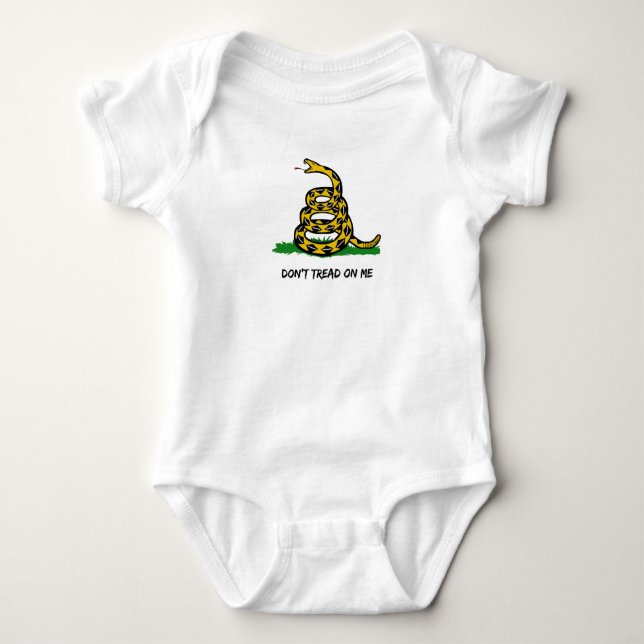 Body Tiny but Free – Gadsden Flag Baby Onesie (Devant)